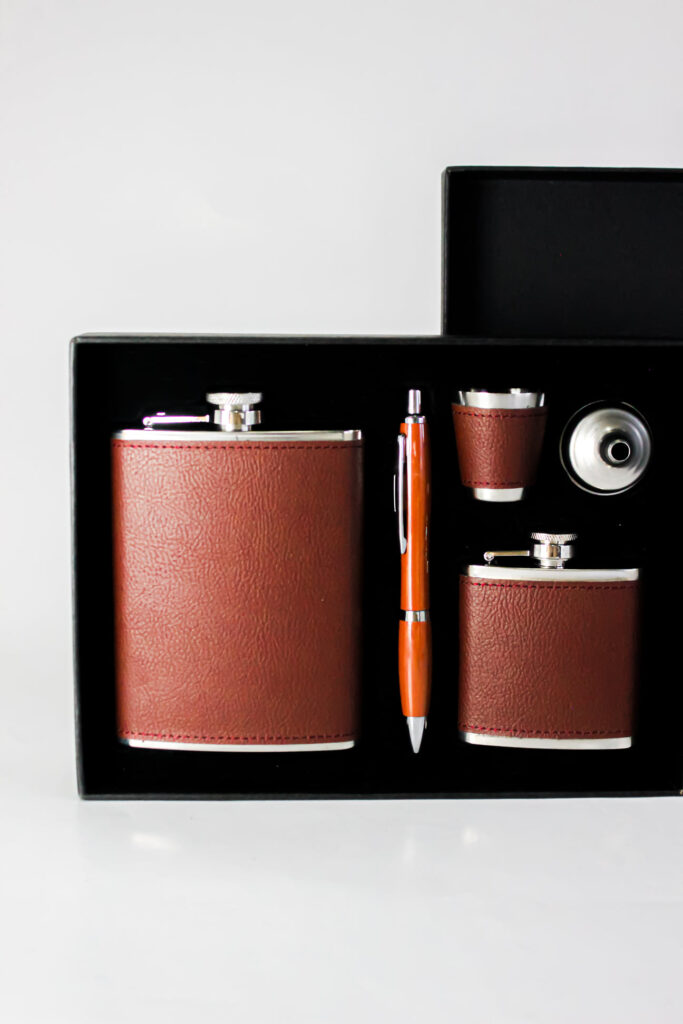 leather-flask-set-far-view